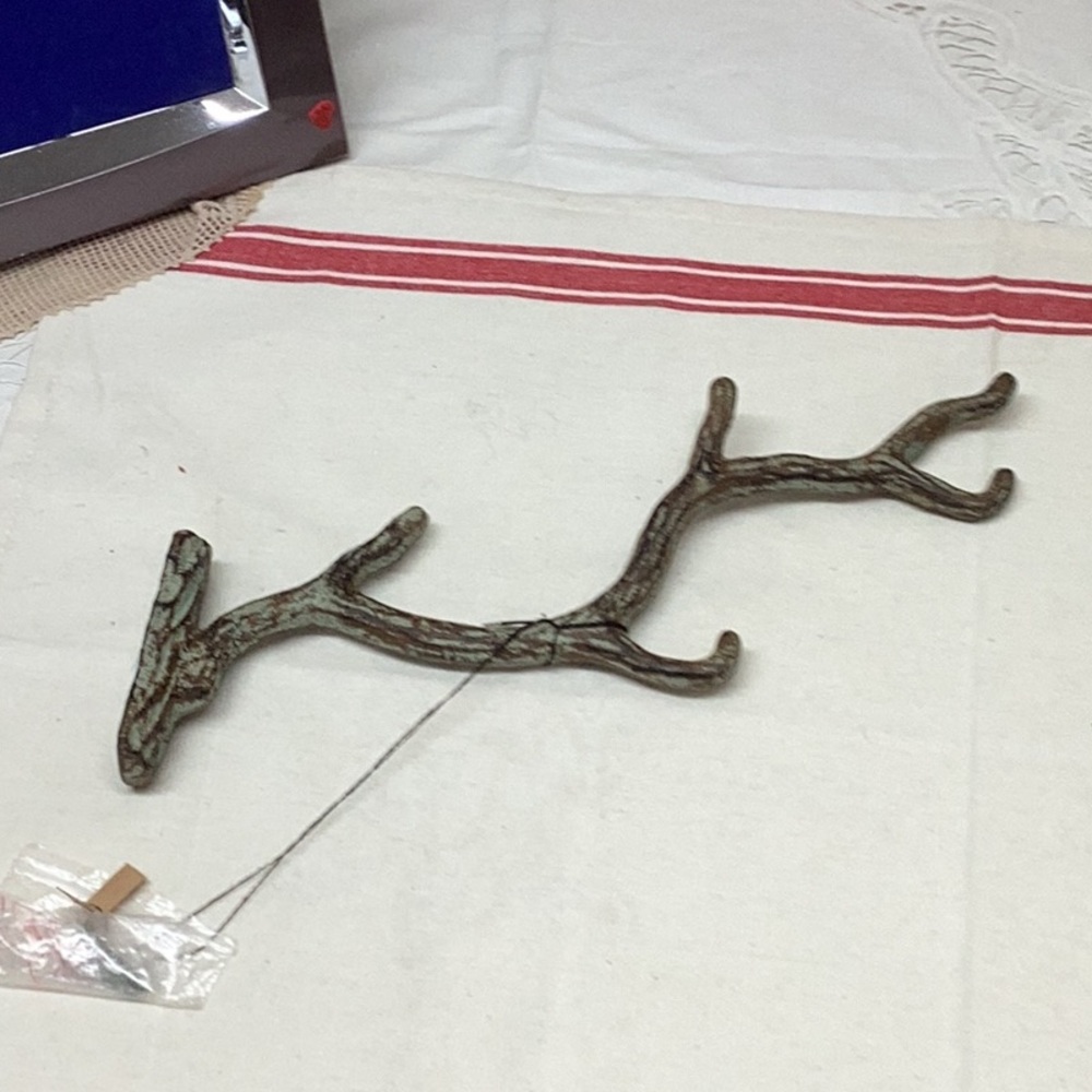 Heavy duty branch hanger